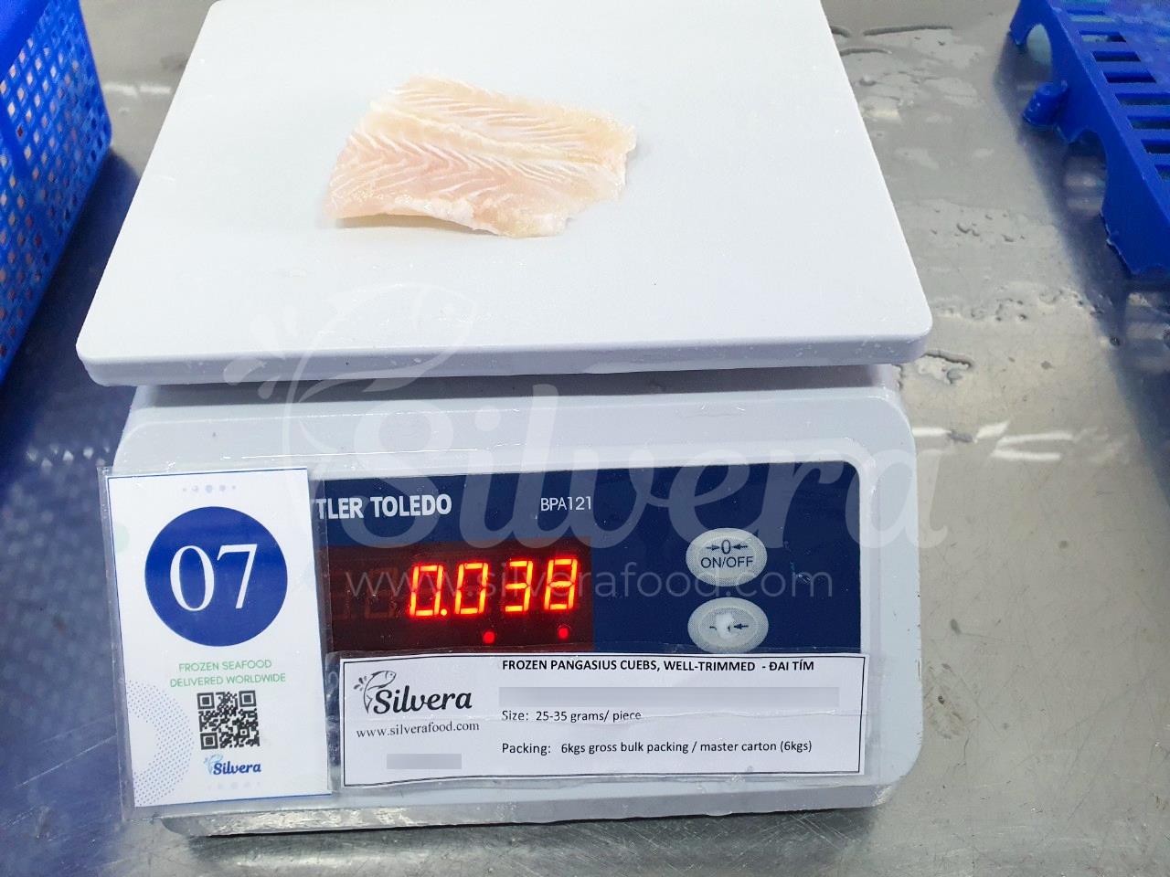 Frozen pangasius cubes 25-35g