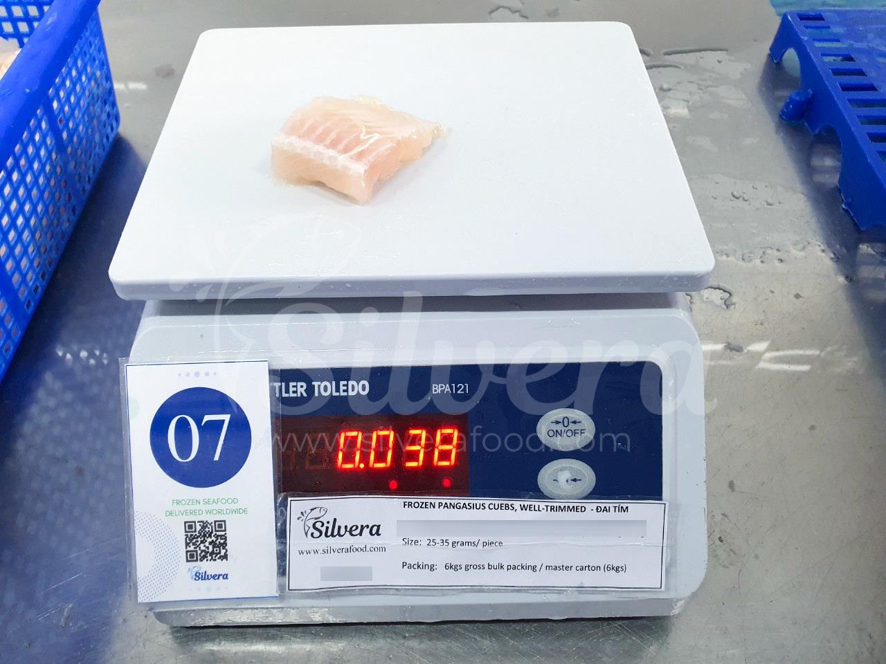 Frozen pangasius cubes 25-35g