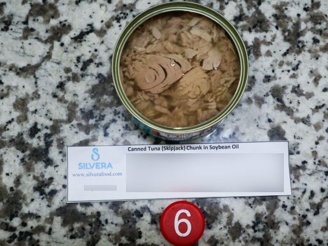 Canned tuna in soybean oil