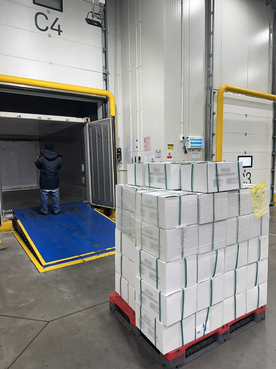 Goods loading at cold storage